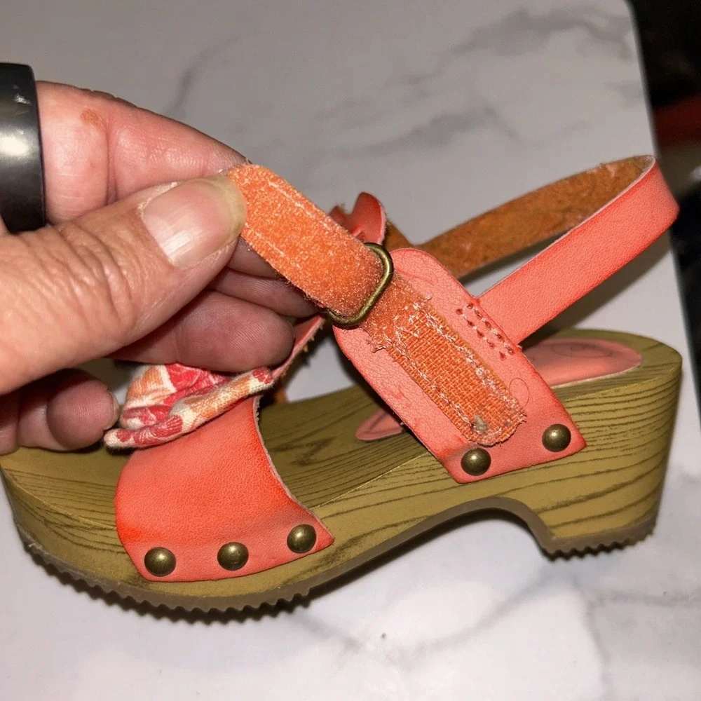 Genuine Kids OshKosh Girls Coral Orange Floral Bow Platform Sandals Sz 8 Toddler
